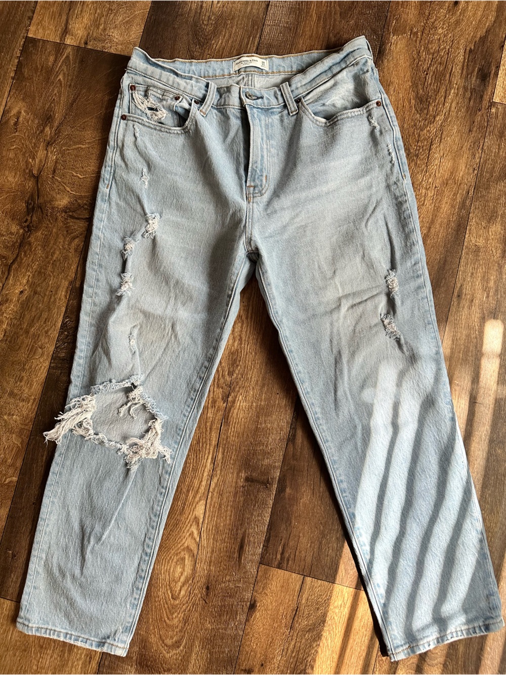 Distressed Boyfriend Jean